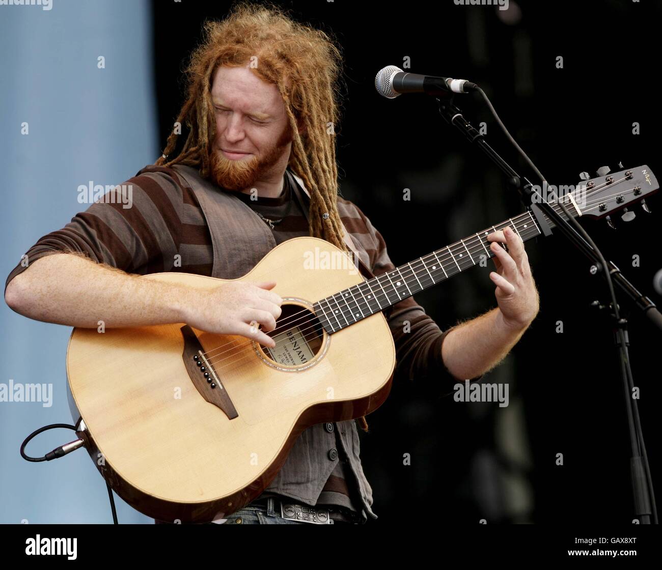 Newton Faulkner performs on stage at the Isle of Wight Festival 2008 at Seaclose Park on the Isle of Wight. Stock Photo