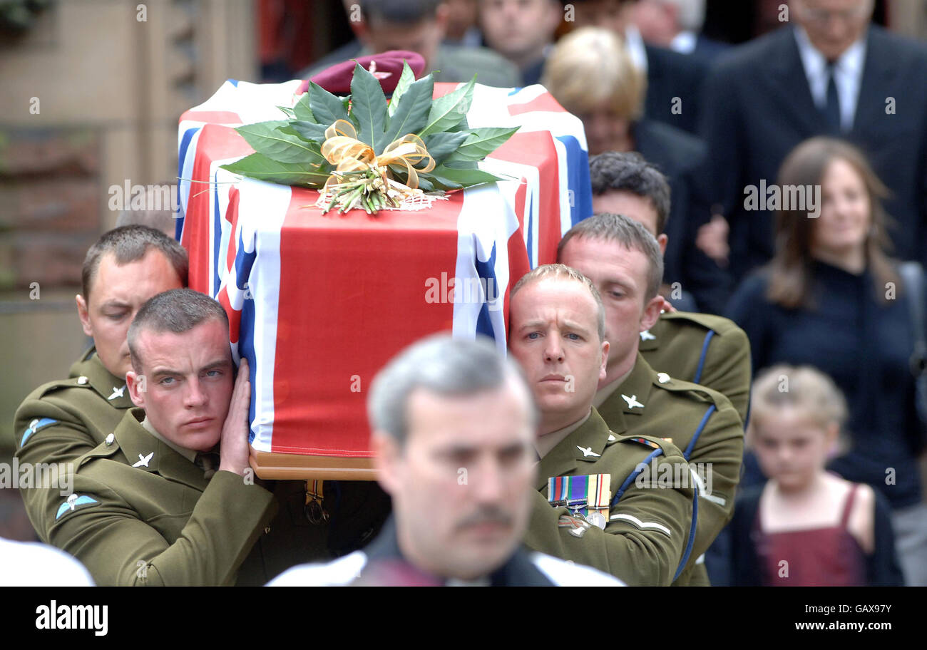 Soldier funeral hi-res stock photography and images - Alamy