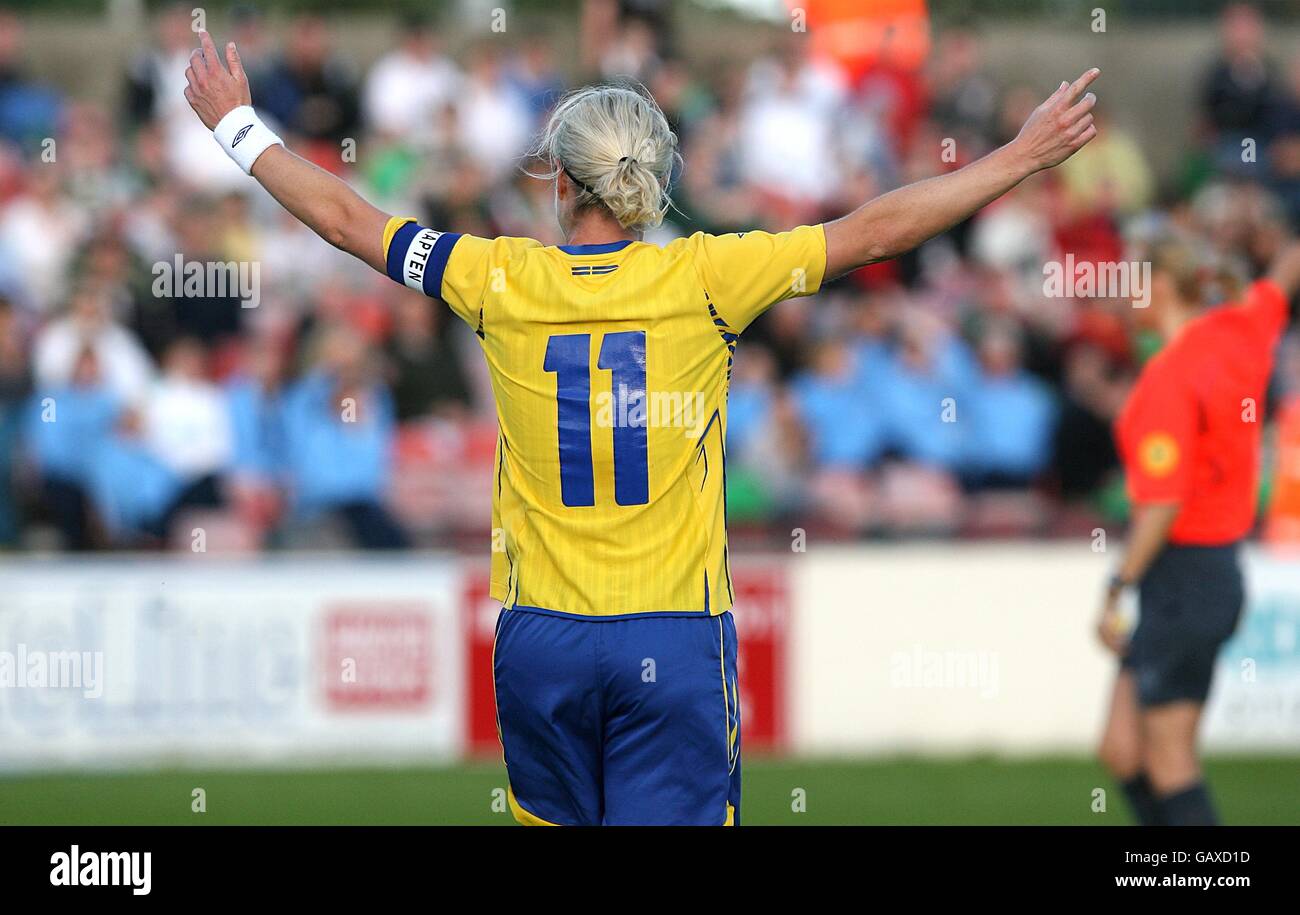 Soccer - UEFA Womens European Championship 2009 Qualifying - Group 2 - Republic of Ireland v Sweden - Richmond Park. Sweden's Victoria Svennson celebrates her goal Stock Photo