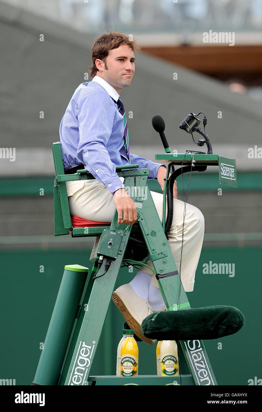 Wimbledon umpire chair hires stock photography and images Alamy