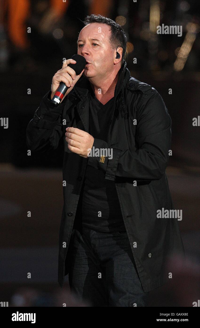 Jim Kerr, lead singer of the British pop band Simple Minds, performs