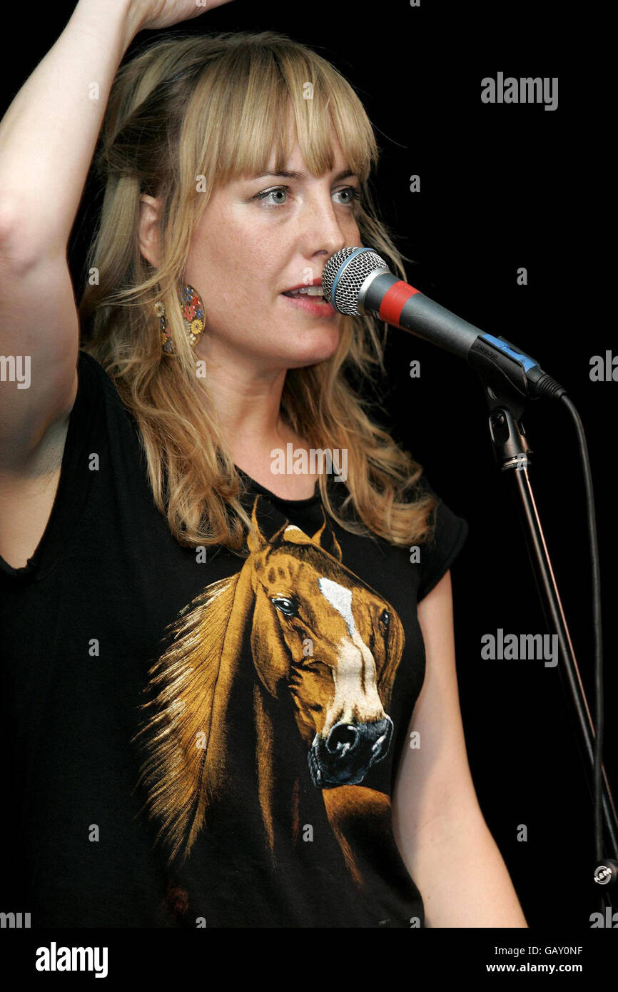 Singer Nina Miranda from Zeep on stage at Guanabara, at the launch of the  London's free Bossa Nova Festival, which takes place Sunday 6th July on the  South Bank, London Stock Photo -