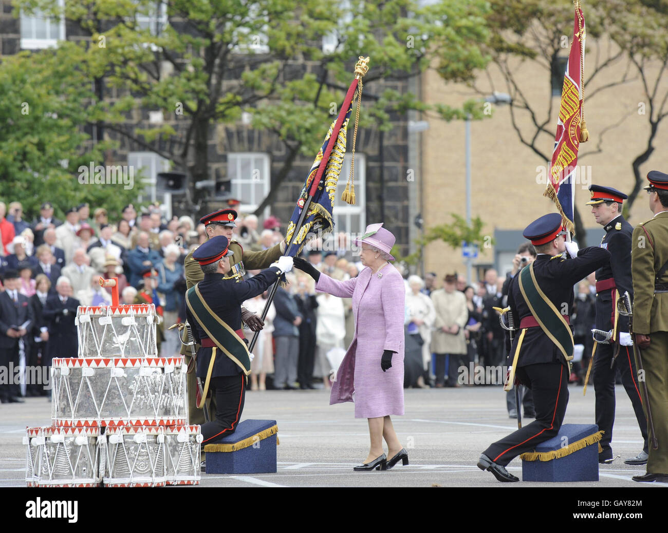 Her Majesty The Queen presents new colours to the Duke of Lancaster's Regiment, Fulwood Barracks, Preston. Stock Photo