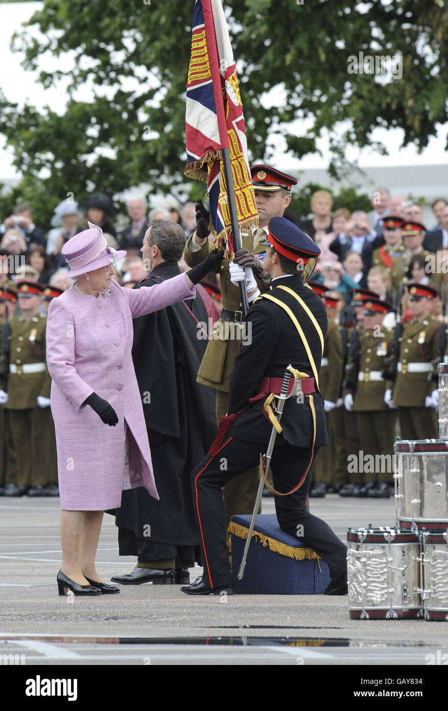 Queen Elizabeth II visits Fulwood Barracks Stock Photo