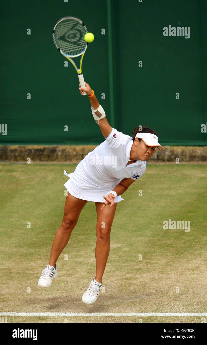 Tamarine Tanasugarn in action against Jelena Jankovic Stock Photo