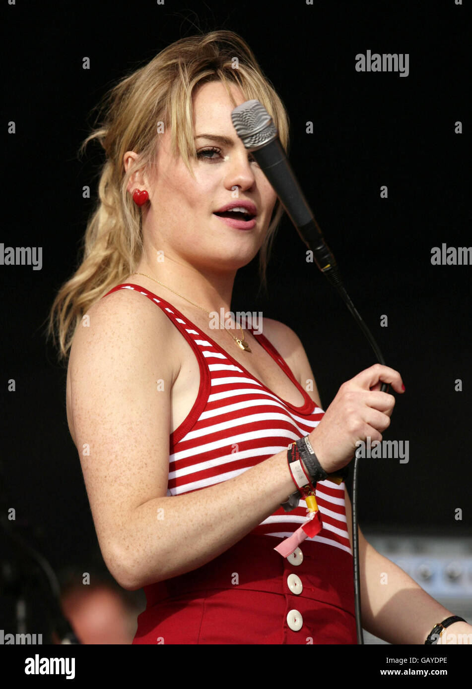 Mid Size Singer Half length mid top singer welsh hi-res stock photography and images ...