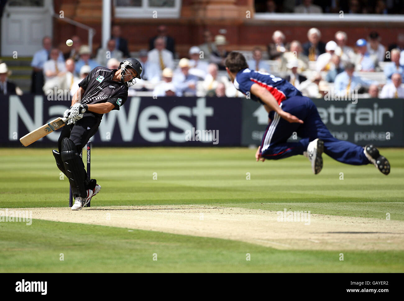 Cricket - NatWest Series - Fifth One Day International - England v New Zealand - Lord's. New Zealand's Ross Taylor (l) ducks under a bouncer form England's James Anderson Stock Photo