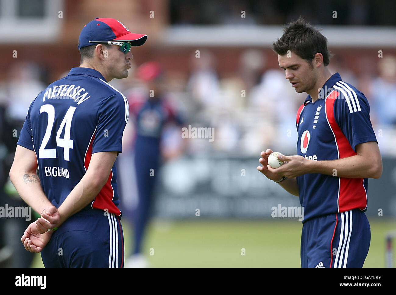 Cricket - NatWest Series - Fifth One Day International - England v New Zealand - Lord's. England Captain Kevin Pietersen (l) chats with his bowler James Anderson during the NatWest Series One Day International at Lord's, London. Stock Photo