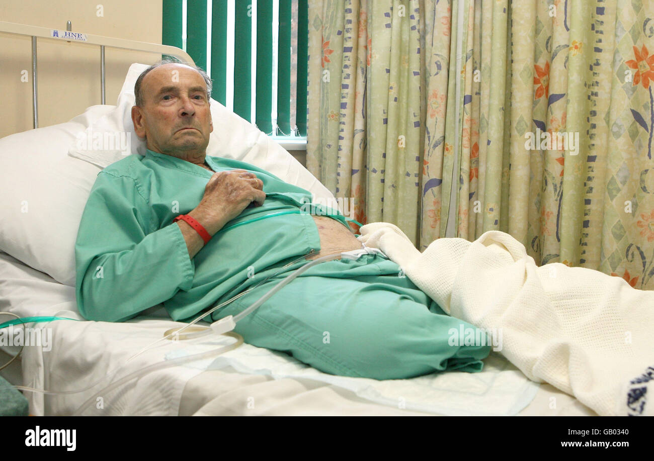 Man has leg amputated Stock Photo Alamy