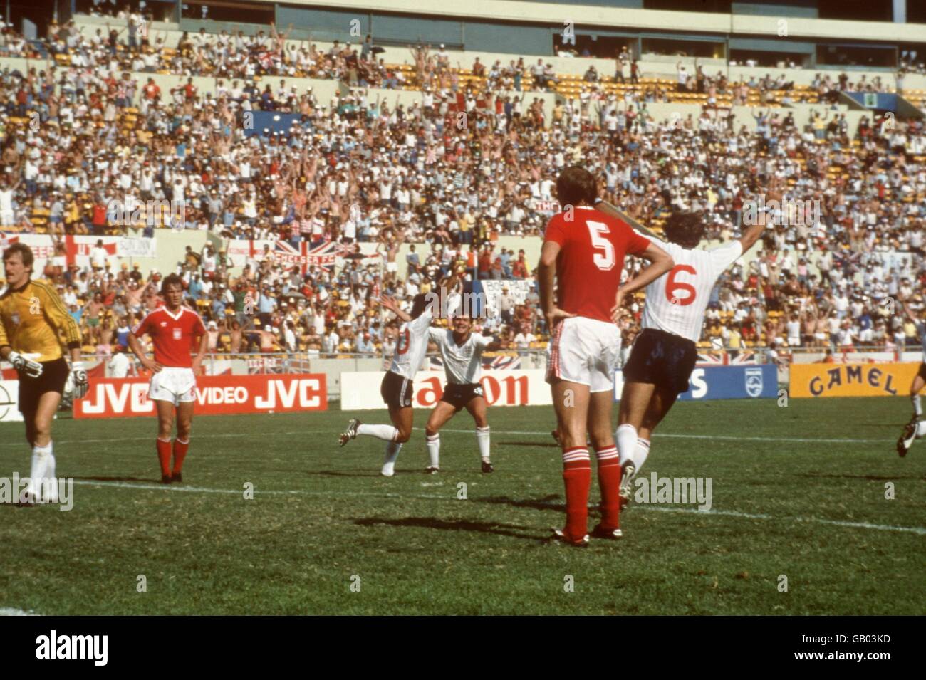 Soccer - FIFA World Cup Mexico 1986 - Group F - England v Poland 