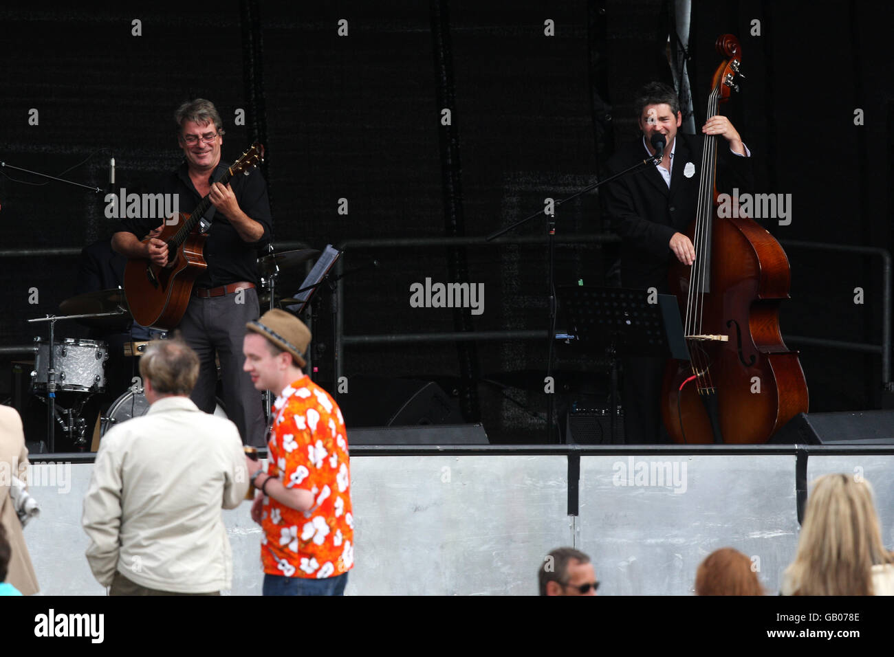 Horse Racing - Coral Eclipse Day - Sandown Park. A swing band entertain the racegoers at Sandown Park Stock Photo