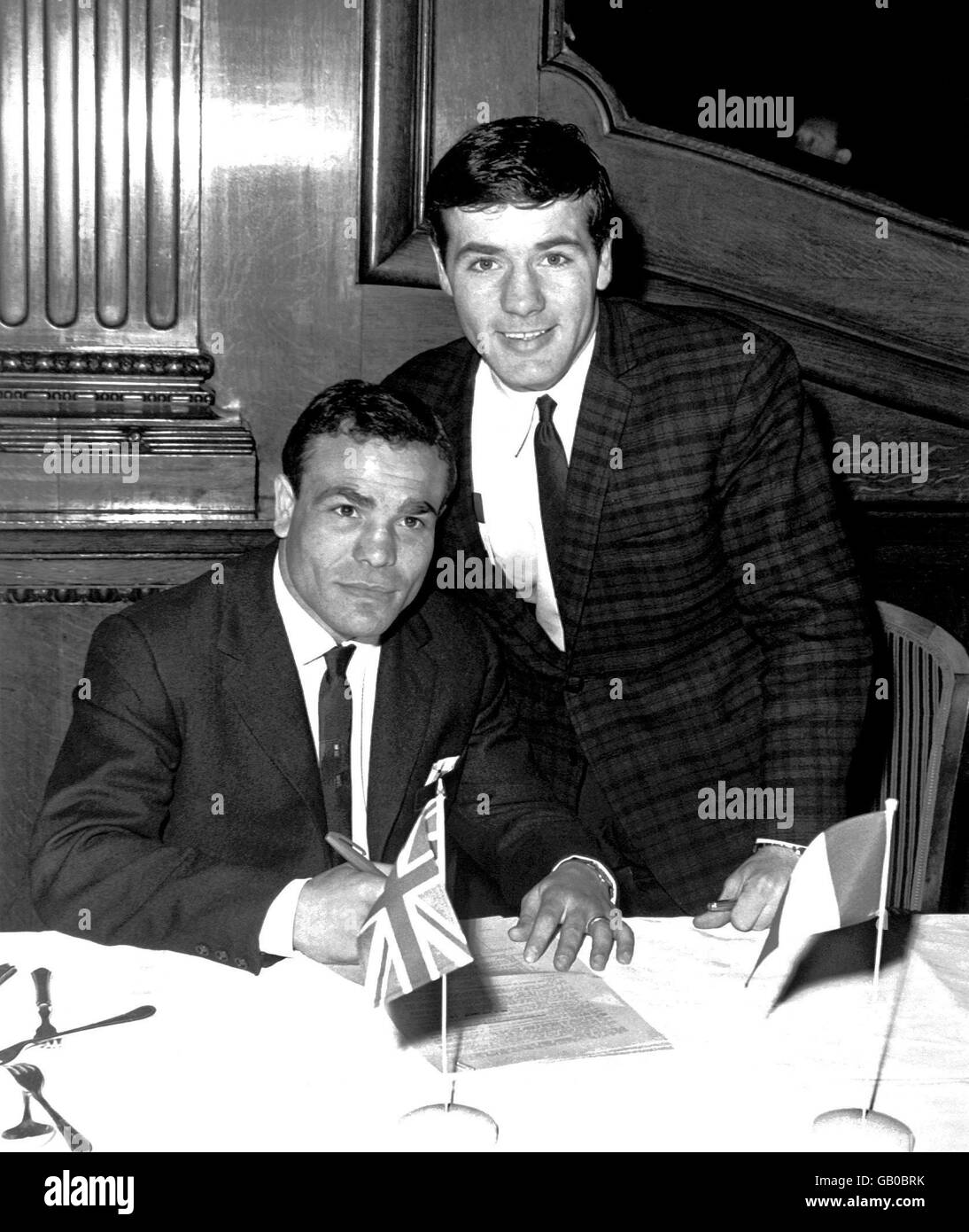 Italian Salvatore Burruni (current World Flyweight Champion) signs a contract, at a Piccadilly Hotel, to defend his title against Scotland's Walter McGowan (r). The fight eventually went ahead at the Empire Pool, London on the 14th June. Walter McGowan won the fight on points after 15 punishing rounds of boxing Stock Photo