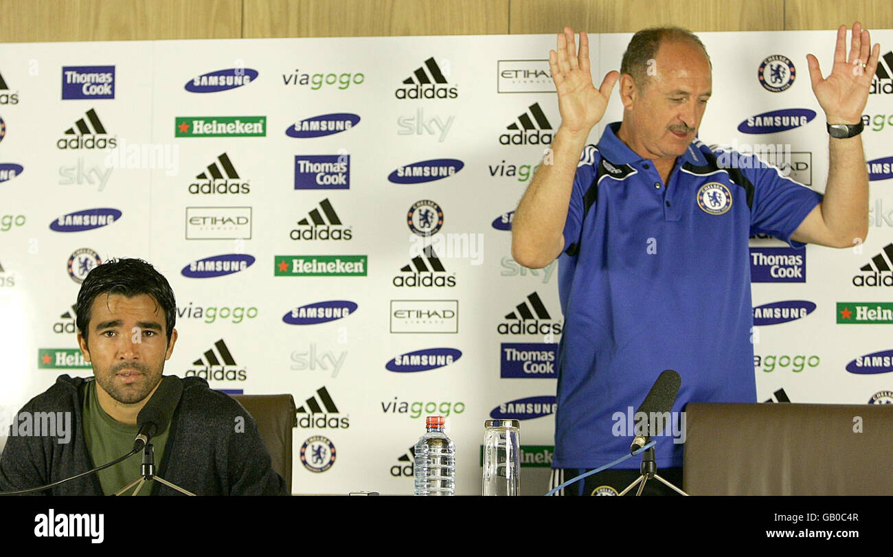 Chelsea Football Club manager Luiz Felipe Scolari (right) and new signing,  Portuguese midfielder Deco during the press conference at Cobham, London  Stock Photo - Alamy