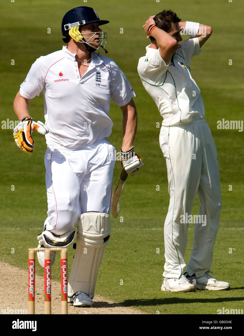 South Africa's Dale Steyn holds his head as England's Andrew Flintoff  (left) scores runs during the Second npower Test match at Headingley Cricket  Ground, Leeds Stock Photo - Alamy