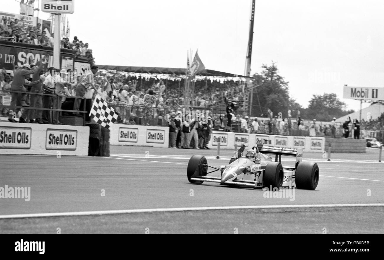 Formula One Motor Racing - British Grand Prix - Silverstone 1987. Great Britain's Nigel Mansell crosses the finish line in his Williams FW11B to win his home Grand Prix at Silverstone Stock Photo