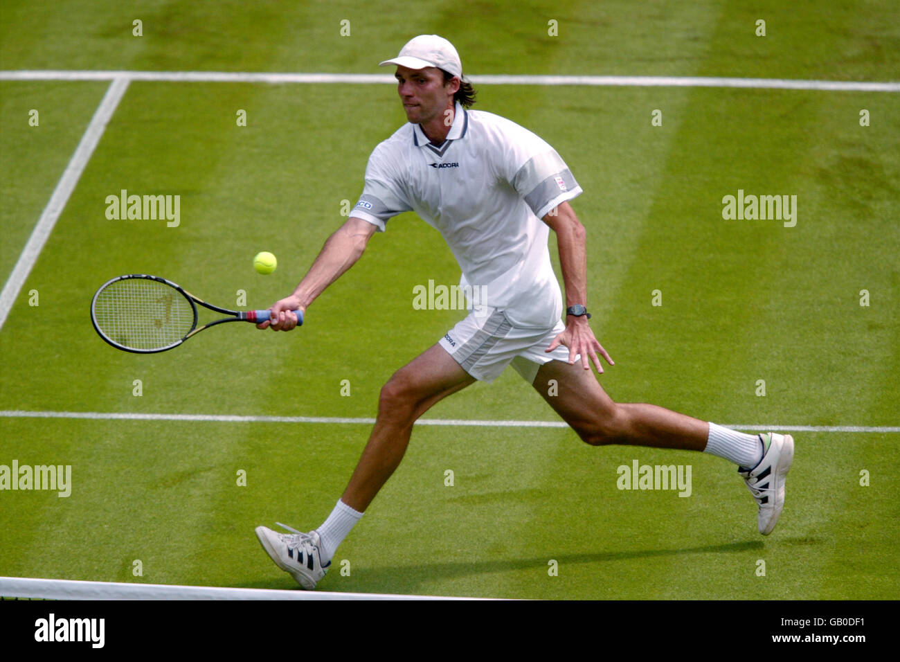 Tennis - Wimbledon 2003 - Men's First Round - Lleyton Hewitt v Ivo Karlovic  Stock Photo - Alamy