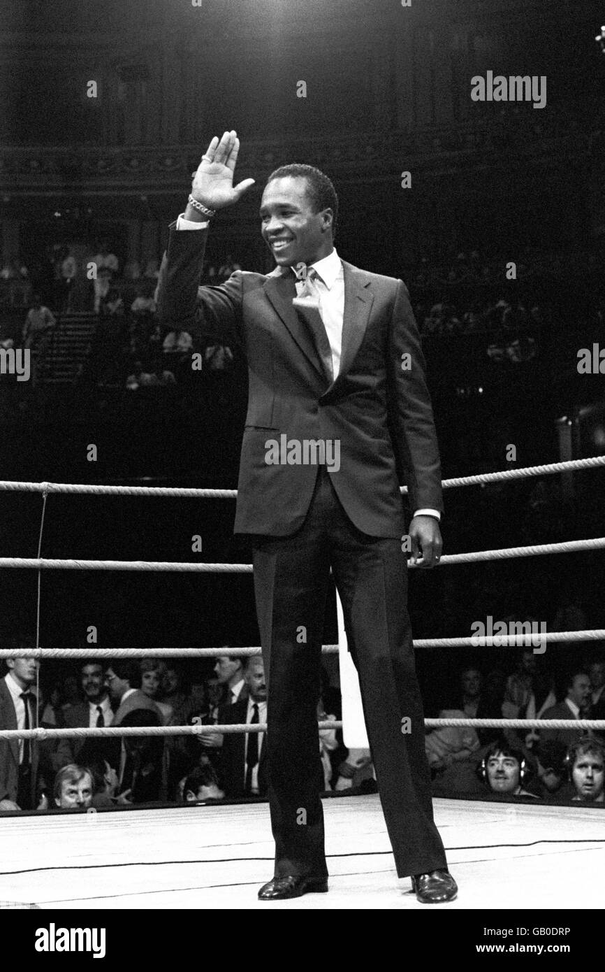 American welterweight boxer Sugar Ray Leonard, a guest at the boxing at the Royal Albert Hall. Stock Photo