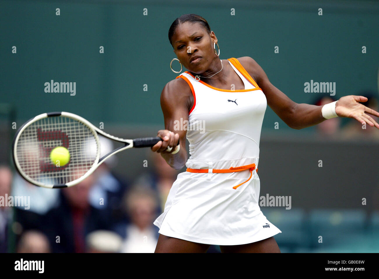 Tennis - Wimbledon 2003 - Fourth Round, Serena Williams v Elena Dementieva Stock Photo
