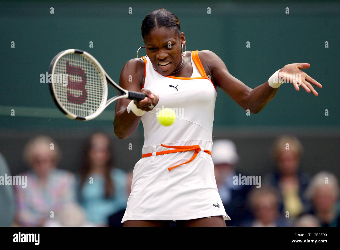 Tennis - Wimbledon 2003 - Fourth Round, Serena Williams v Elena Dementieva Stock Photo