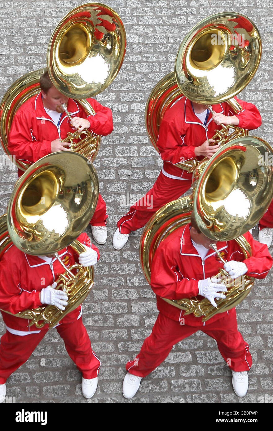 100 musicians from Southeast Missouri State University Marching Band, The Golden Eagles, gather at Edinburgh's City Chambers Quadrangle to honour the Scottish capital's first citizen Lord Provost George Grubb, ahead of their appearance at this summer's showpiece Edinburgh Military Tattoo. Stock Photo