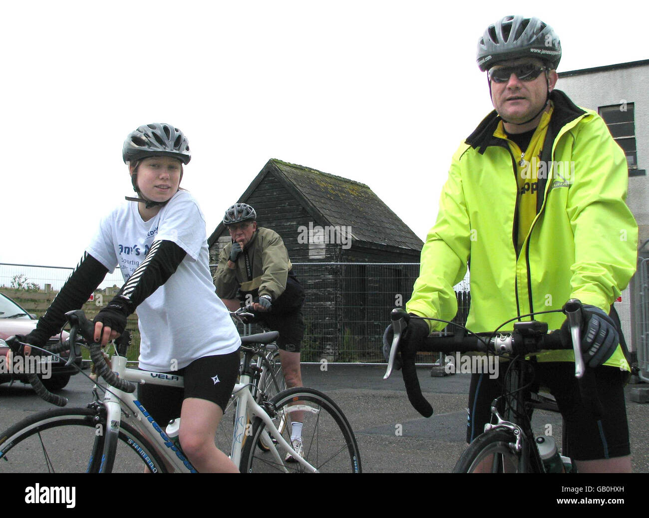 Mike Tomlinson and daughter Rebecca, the husband and daughter of charity campaigner Jane Tomlinson, at John O'Groats in the north of Scotland as they prepare to cycle the length of Britain to Land's End. Stock Photo