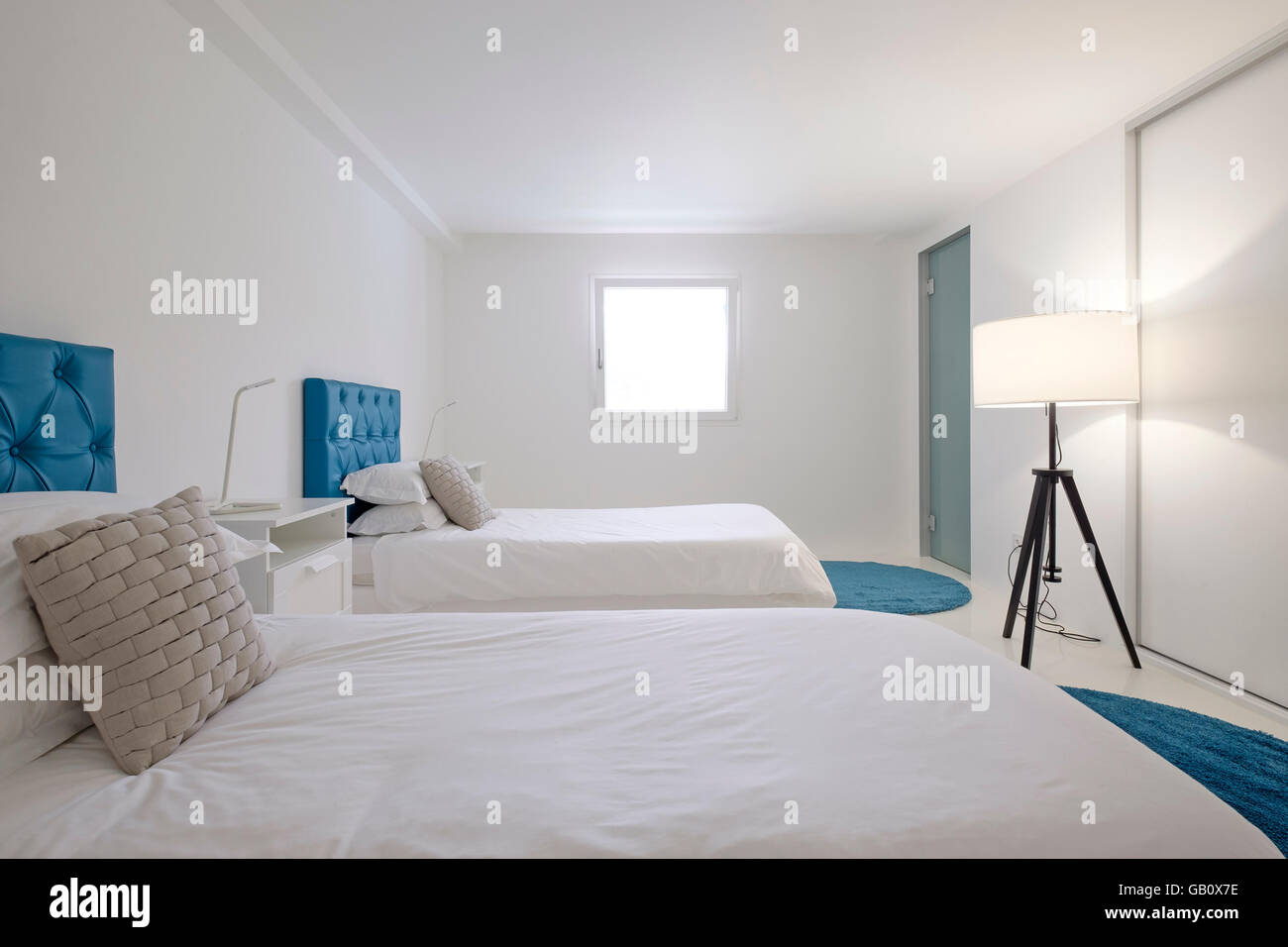 Twin bed hotel room Stock Photo