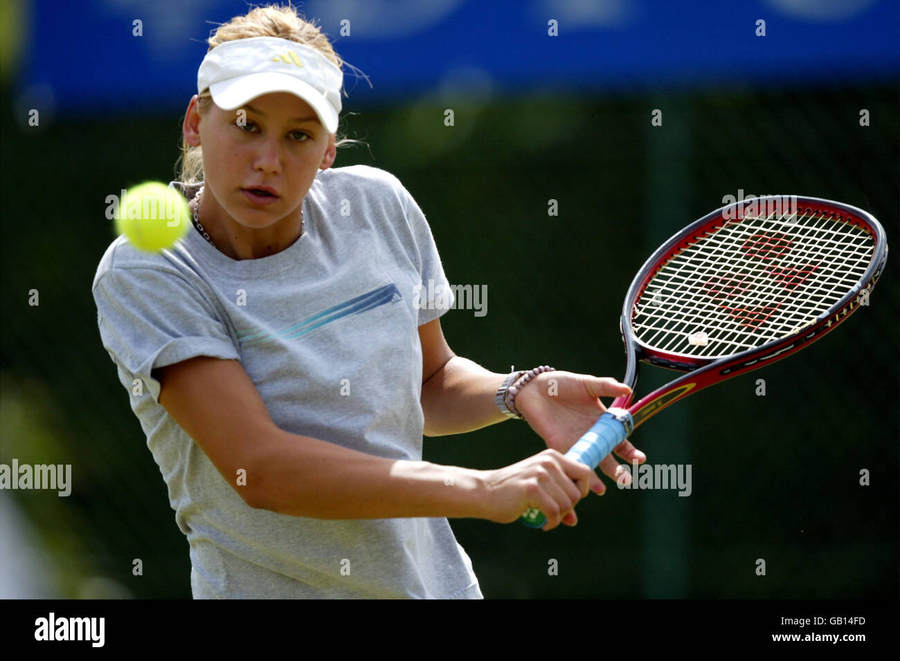 Anna kournikova playing tennis hi-res stock photography and images - Alamy