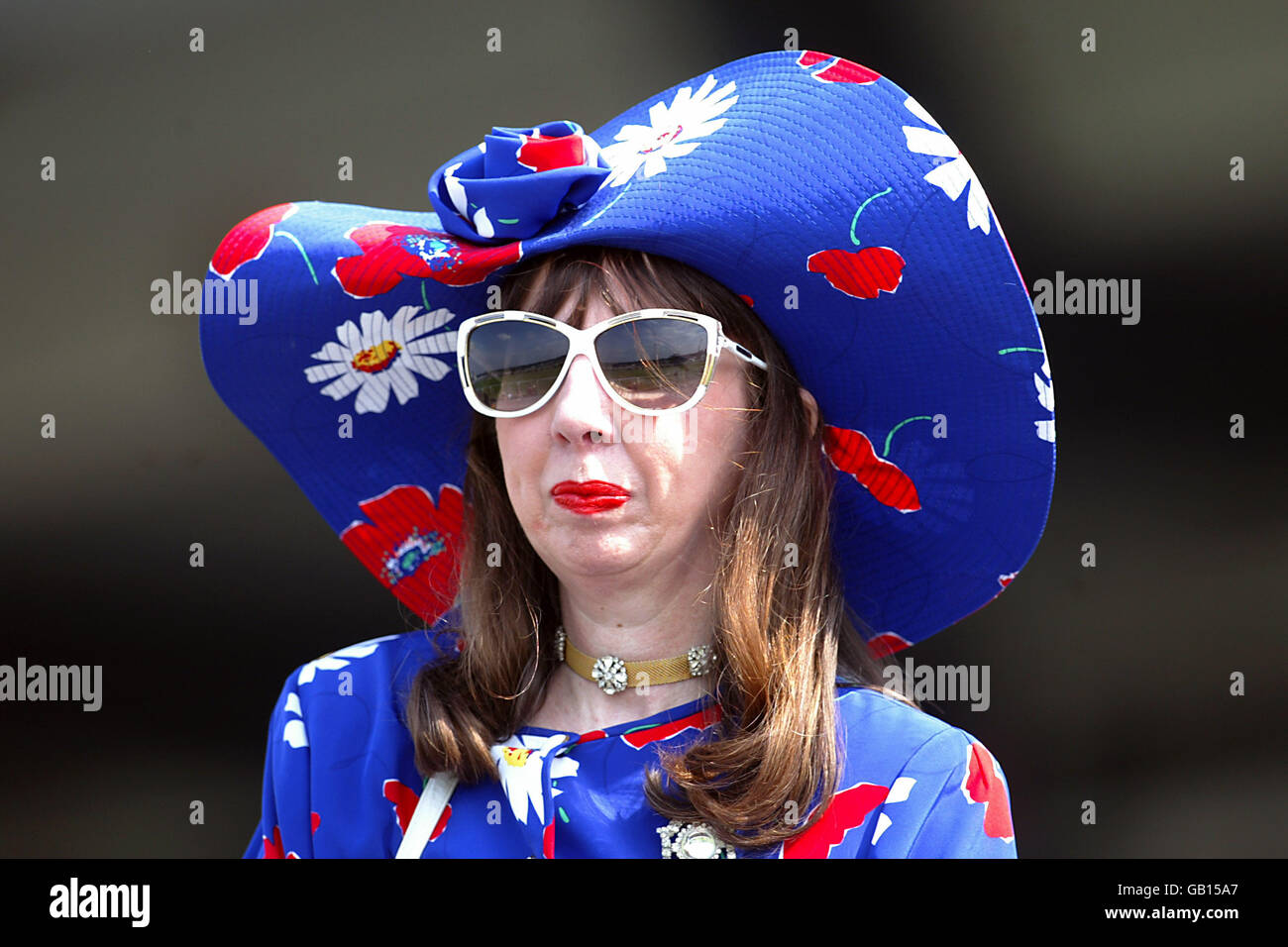 Dressed up for royal ascot hi-res stock photography and images - Alamy