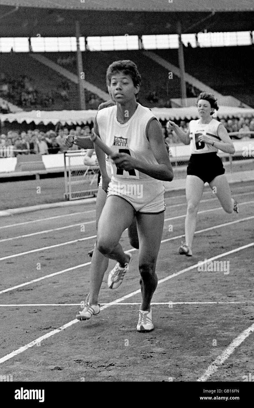 Athletics - Great Britain v USA - White City. USA's Wilma Rudolph takes over the baton Stock Photo