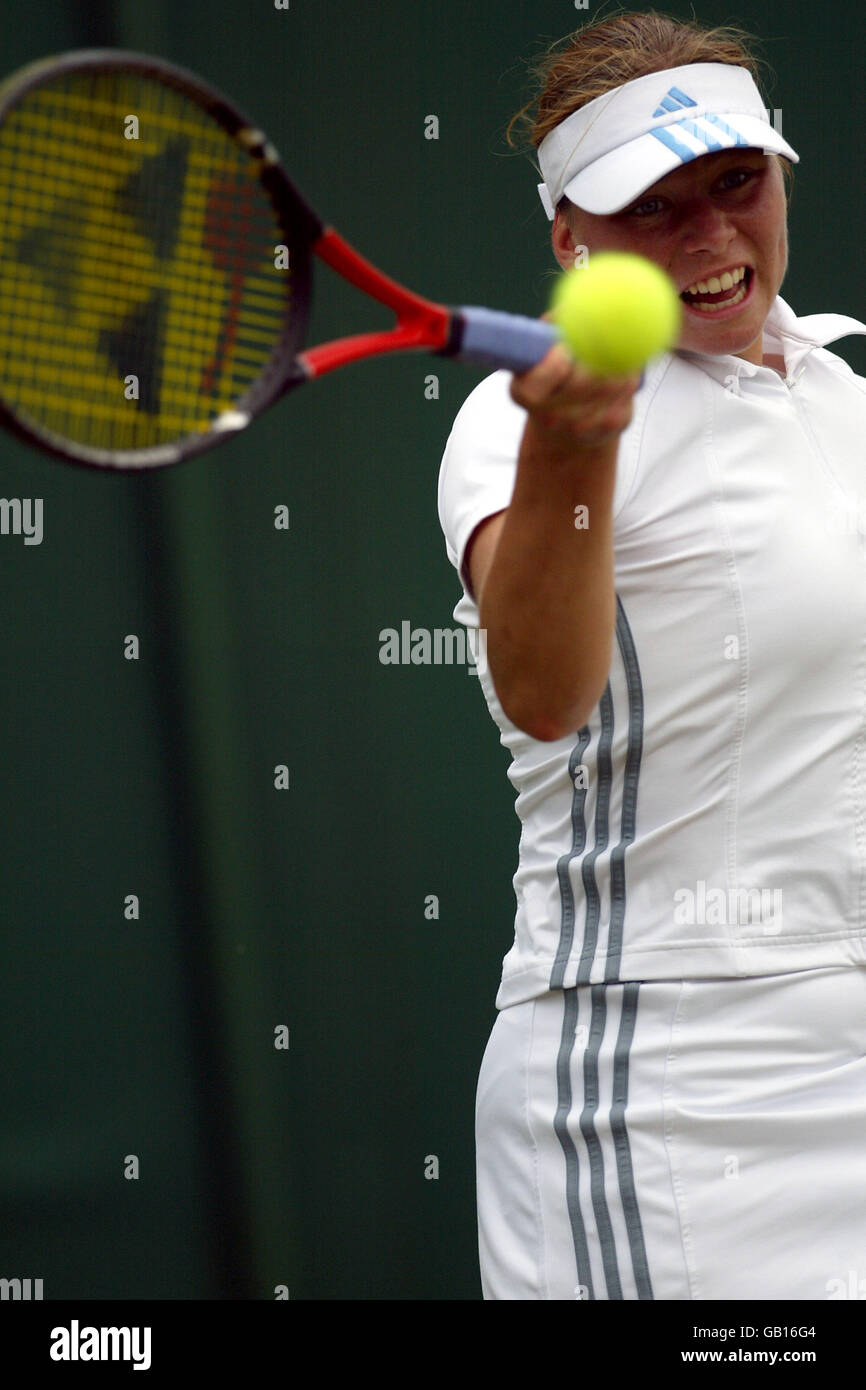 Tennis - Wimbledon 2003 - Women's 2nd Round,  Vera Zvonareva v Iroda Tulyaganova Stock Photo