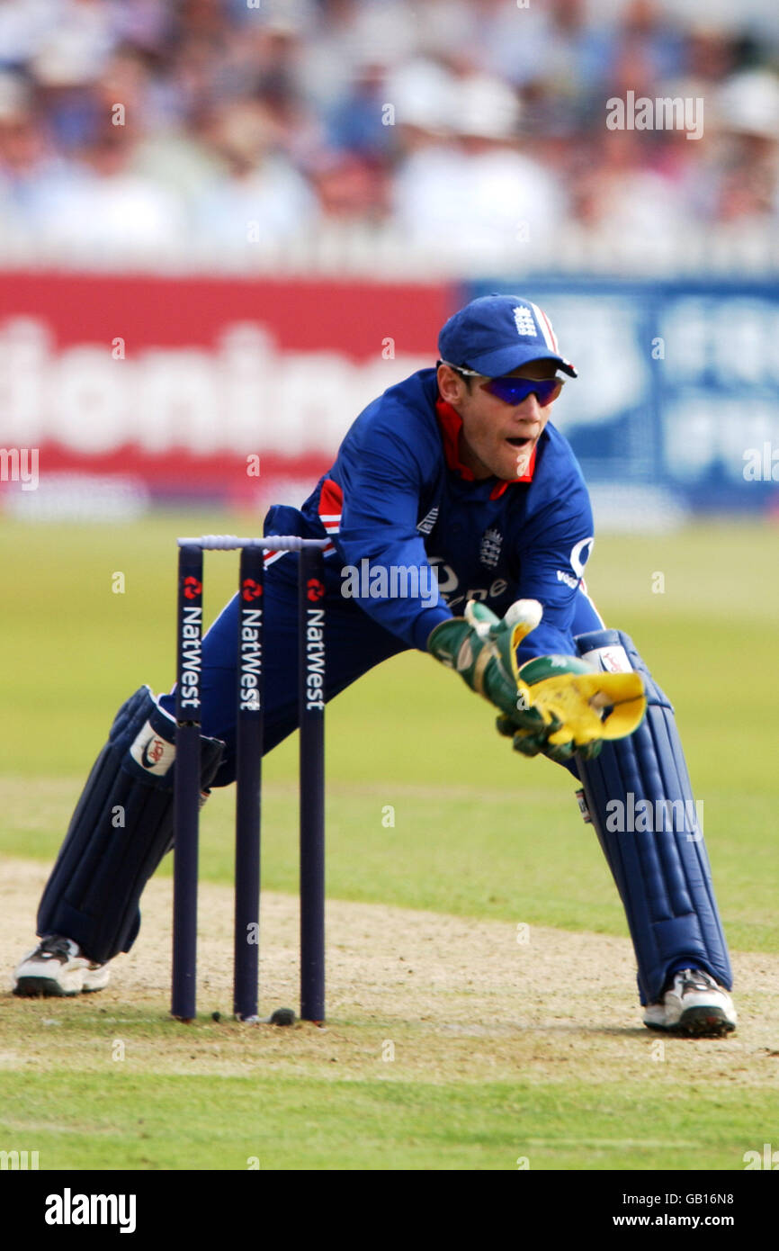 Full length stock wicket keeper hires stock photography and images Alamy