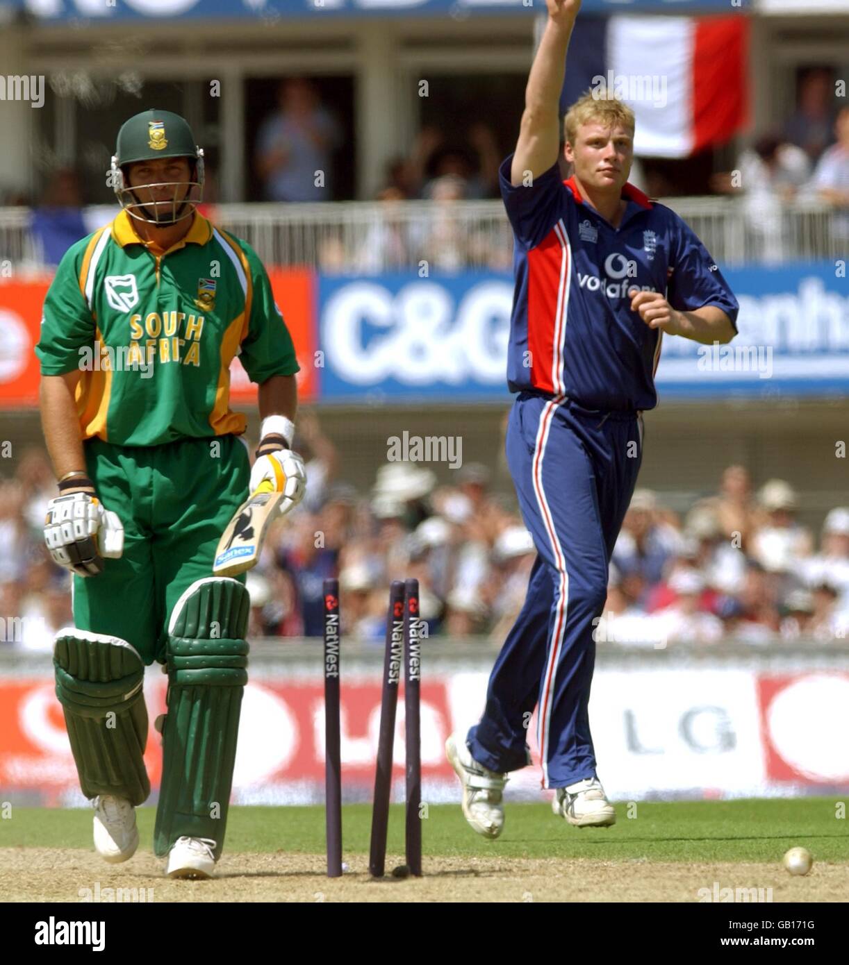 Cricket - England v South Africa - One Day NatWest Series - The Oval. South African batsman Jacques Kallis gets bowled out for 107 runs by Andrew Flintoff Stock Photo