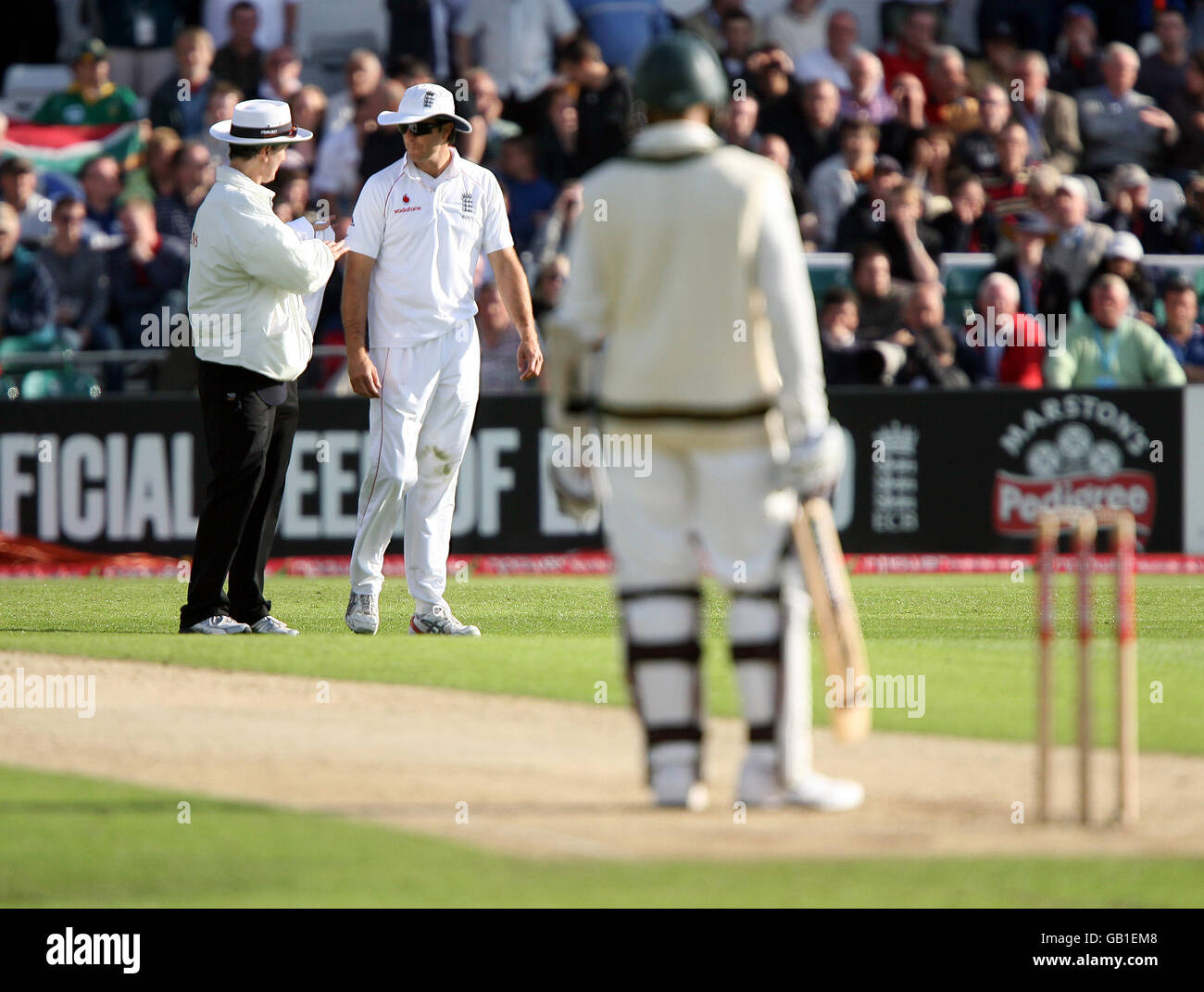 England's captain Michael Vaughan has words with umpire Billy Bowden after South Africa's Hashim Amla is recalled to the field Stock Photo