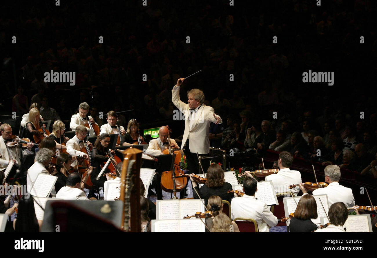 Bbc symphony orchestra proms hires stock photography and images Alamy
