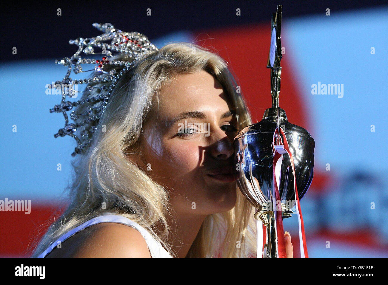 Laura Coleman, Miss Derby aged 22, is crowned Miss UK during the Miss England 2008 Grand Final at Troxy in east London. Stock Photo
