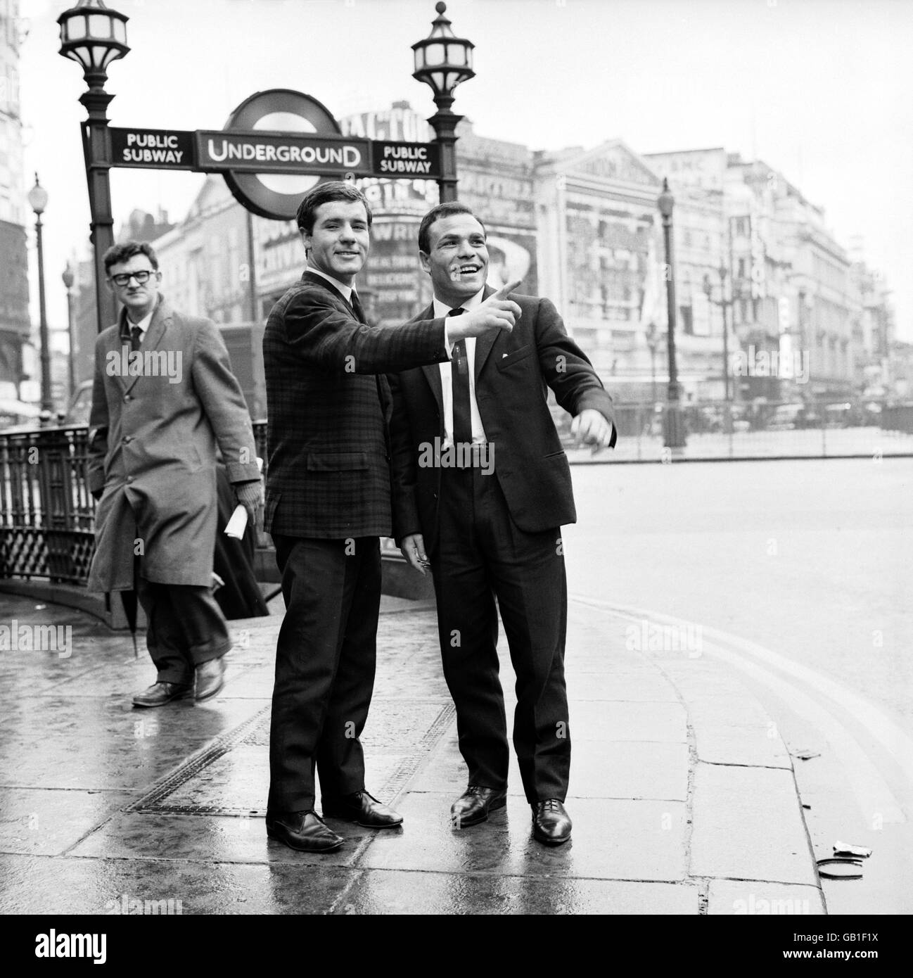 Scotland's Walter McGowan (l) shows Italian Salvatore Burruni (current World Flyweight Champion) around Piccadilly. Earlier they had both signed a contract, at a Piccadilly Hotel, to fight for the WBA World Flyweight Championship. The fight eventually went ahead at the Empire Pool, London on the 14th June. Walter McGowan won the fight on points after 15 punishing rounds of boxing Stock Photo