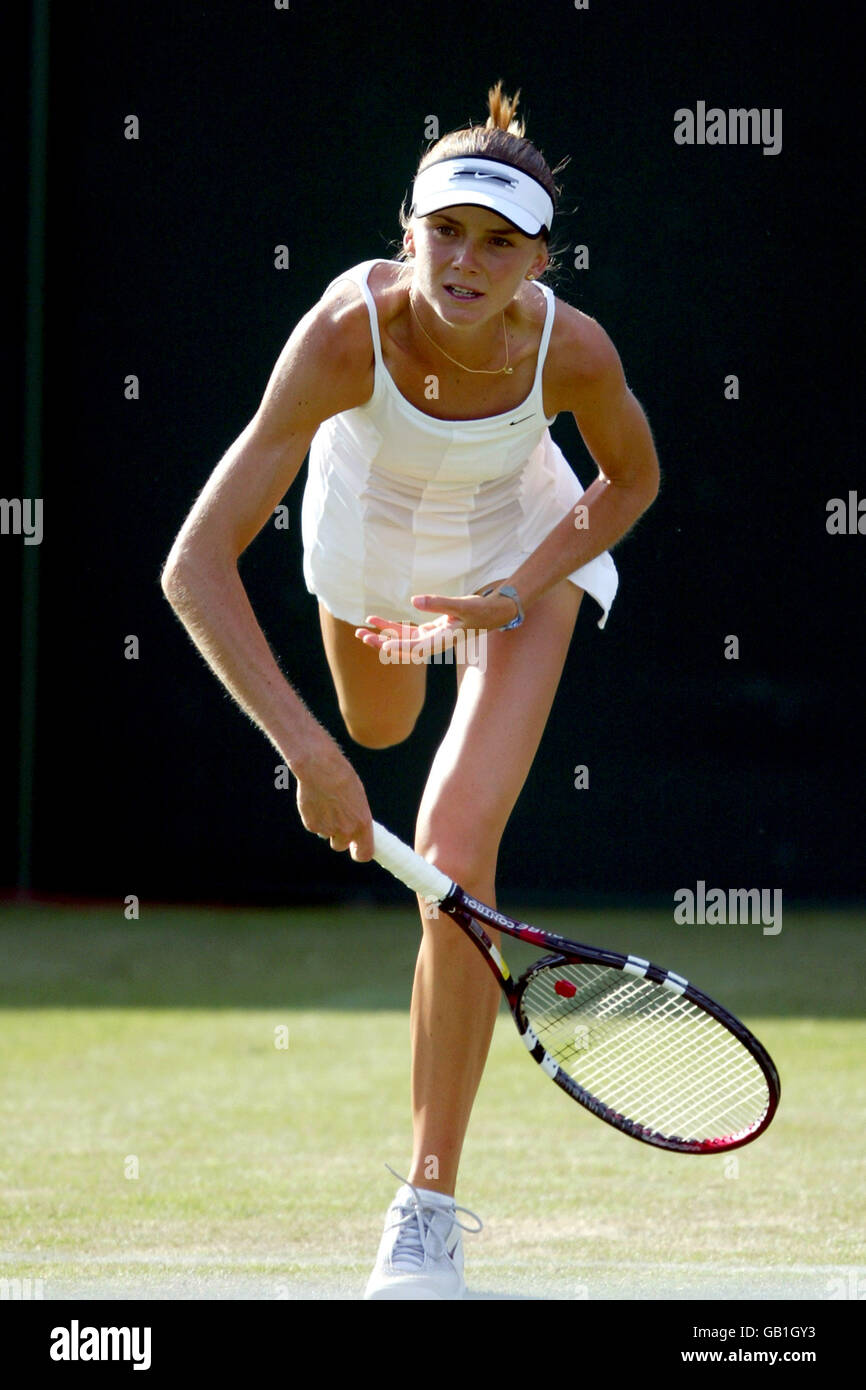 Tennis - Wimbledon 2003 - Women's Second Round - Daniela Hantuchova v Shinobu Asagoe Stock Photo