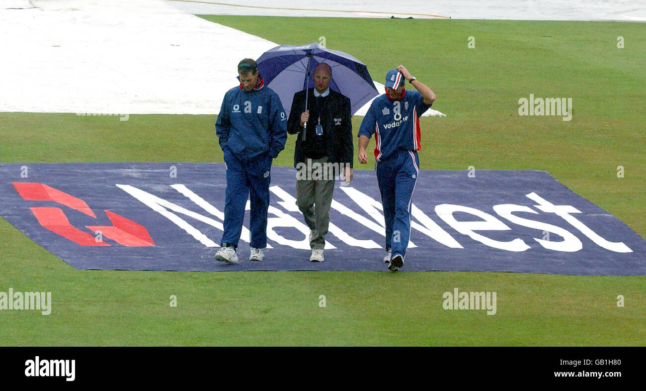 England's captain Michael Vaughan (r) and Marcus Trescothick (l) walk back to the pavilion after start is delayed yet again due to rain Stock Photo