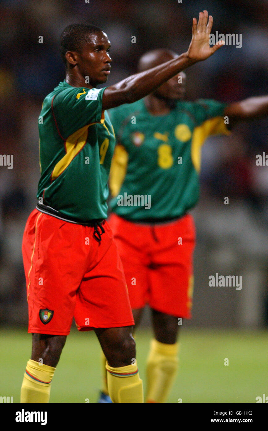 Soccer - FIFA Confederations Cup 2003 - Group B - USA v Cameroon. Cameroon's Samuel Etoo signals to his teammates Stock Photo