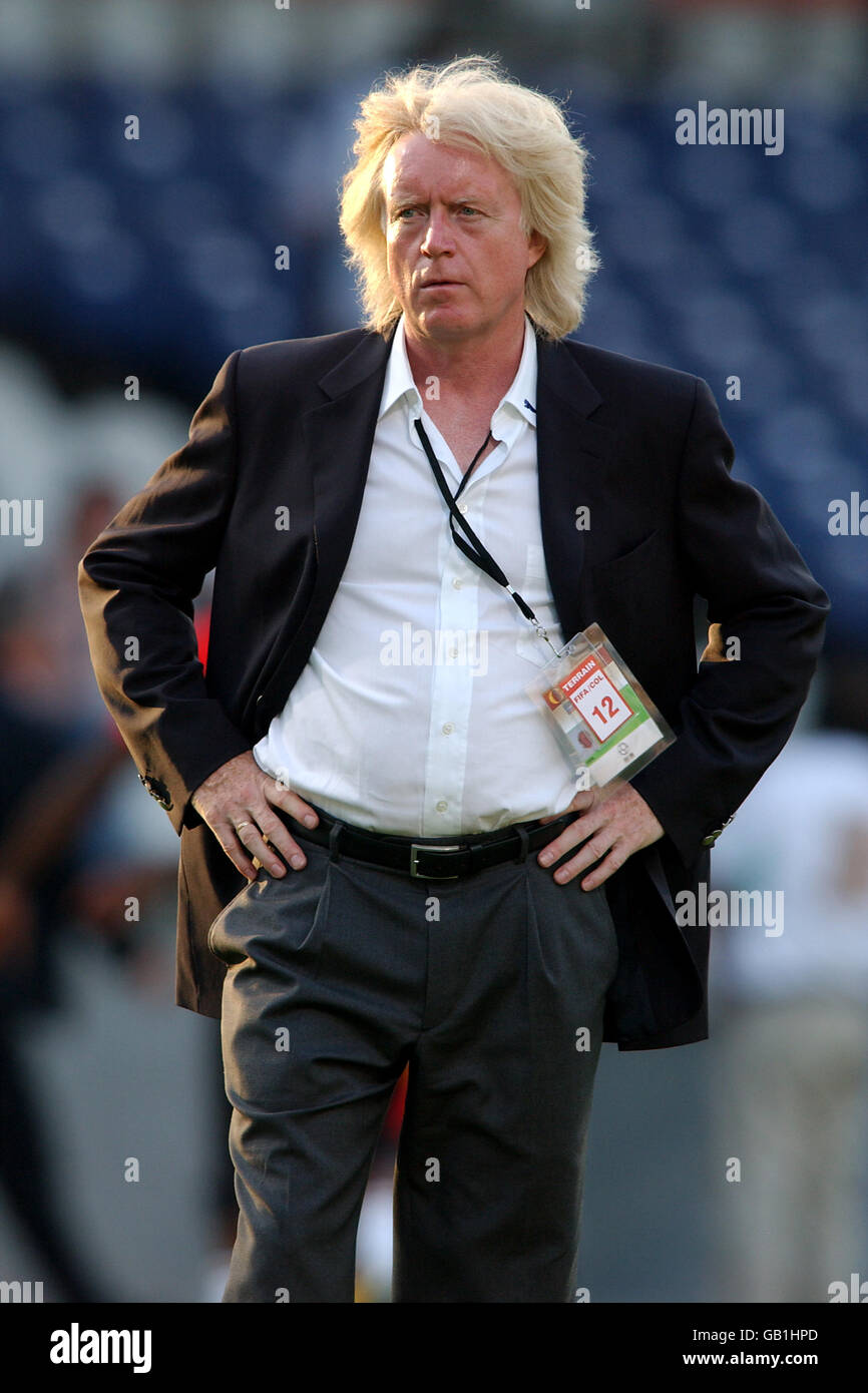Soccer - FIFA Confederations Cup 2003 - Group B - USA v Cameroon. Winfried Schaefer, Cameroon coach Stock Photo