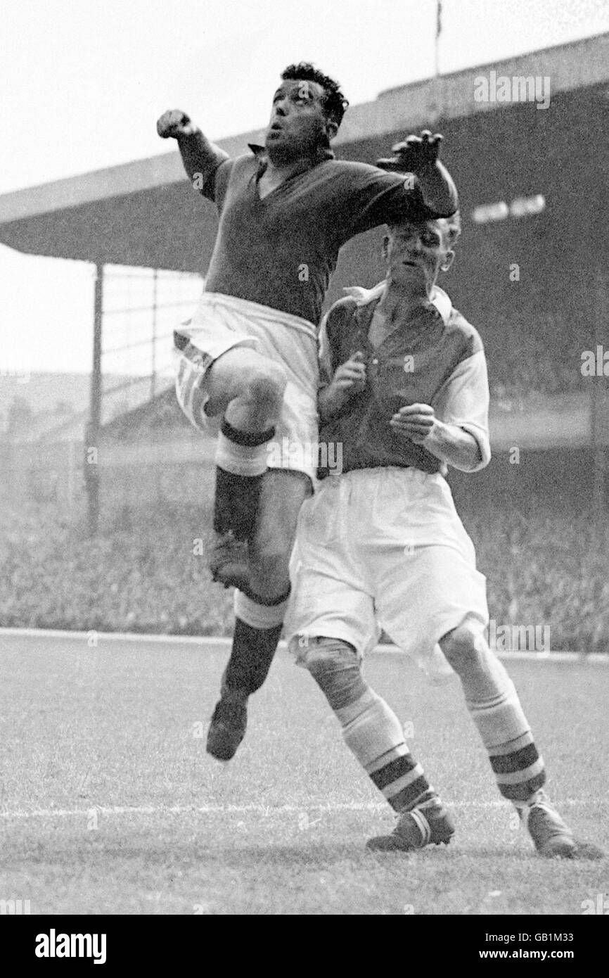Soccer - Football League Division One - Arsenal v Everton. Everton's Dixie Dean (l) climbs high as the ball is crossed into the box Stock Photo