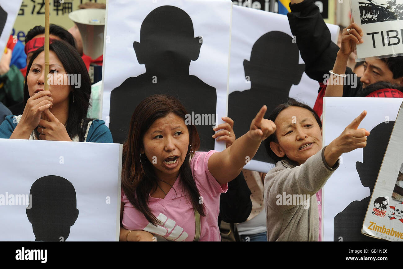 Part of the demonstration outside the Chinese Embassy in central London, condemning China's human rights record on the day marking the opening of the 2008 Beijing Olympics. Stock Photo