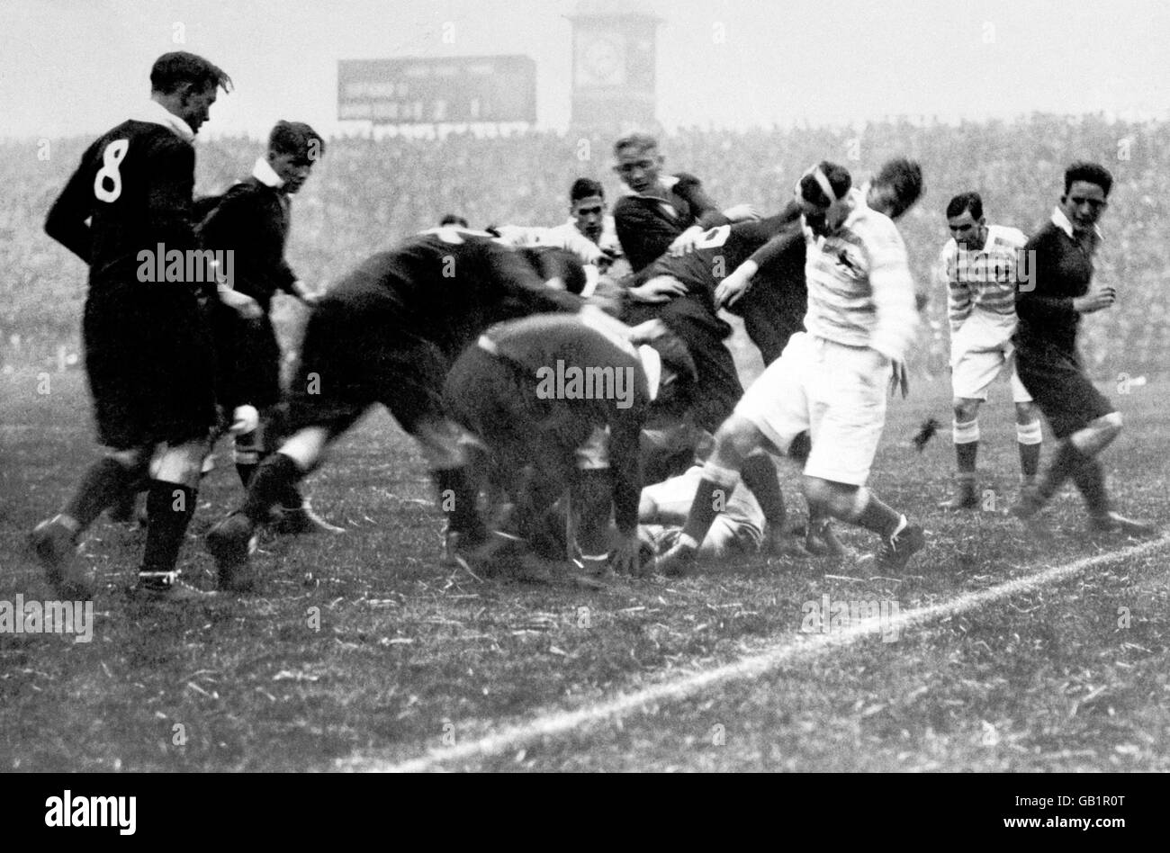 Rugby Union - Varsity Match - Oxford University v Cambridge University - Twickenham. Oxford University players pile into a maul Stock Photo