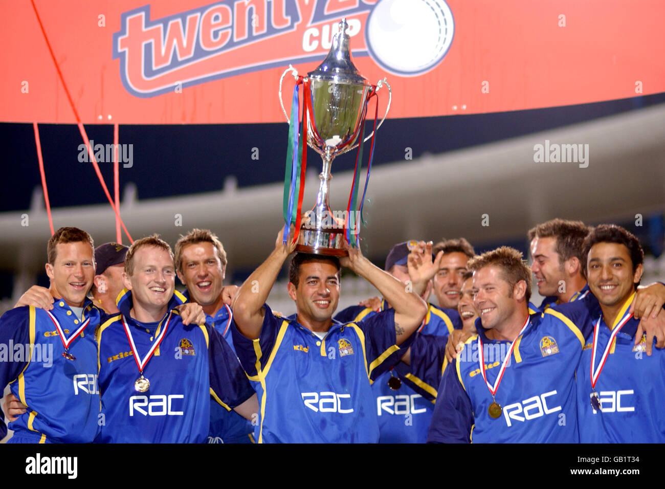 Cricket - Twenty20 Cup - Final - Surrey v Warwickshire. Surrey Captain Adam Hollioake celebrates as he lifts the Twenty20 Cup Stock Photo