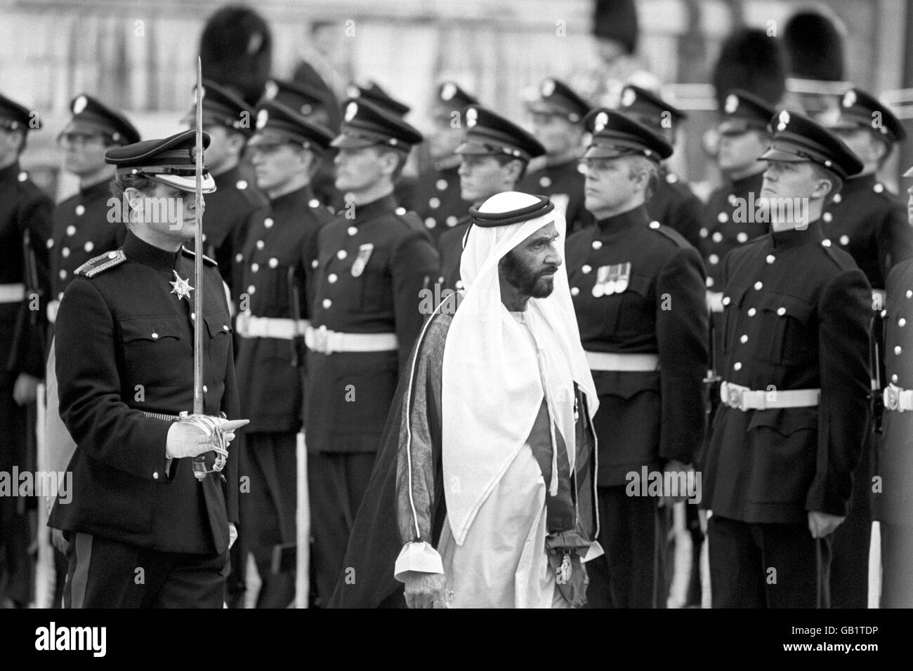 Sheikh Zayed bin Sultan Al-Nahayan inspects the Honourable Atillery Company's guard of honour when he arrived at Guildhall, this evening for a banquet. The President is on a four-day state visit to Britain. Stock Photo