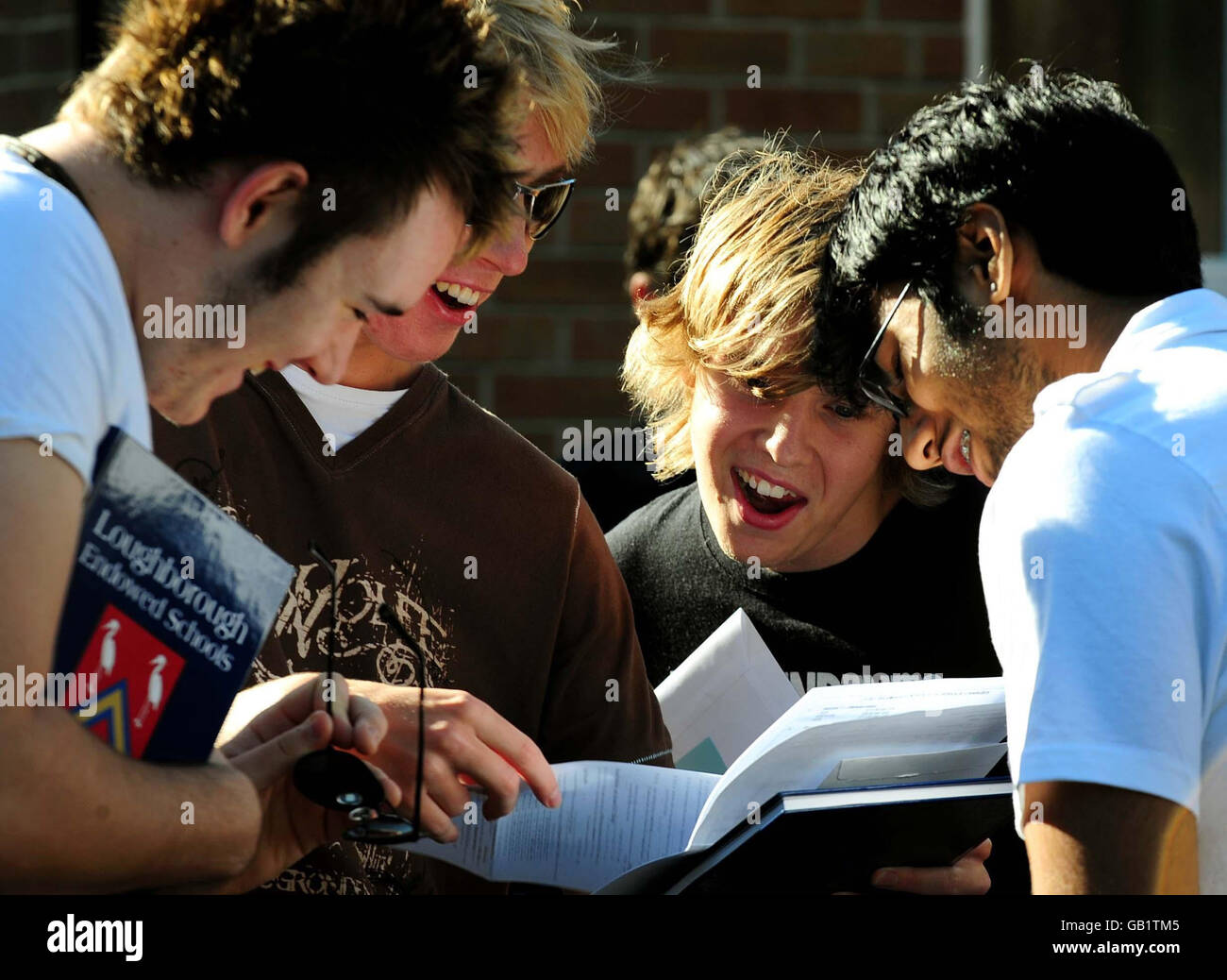 Students read a level results hi-res stock photography and images - Alamy
