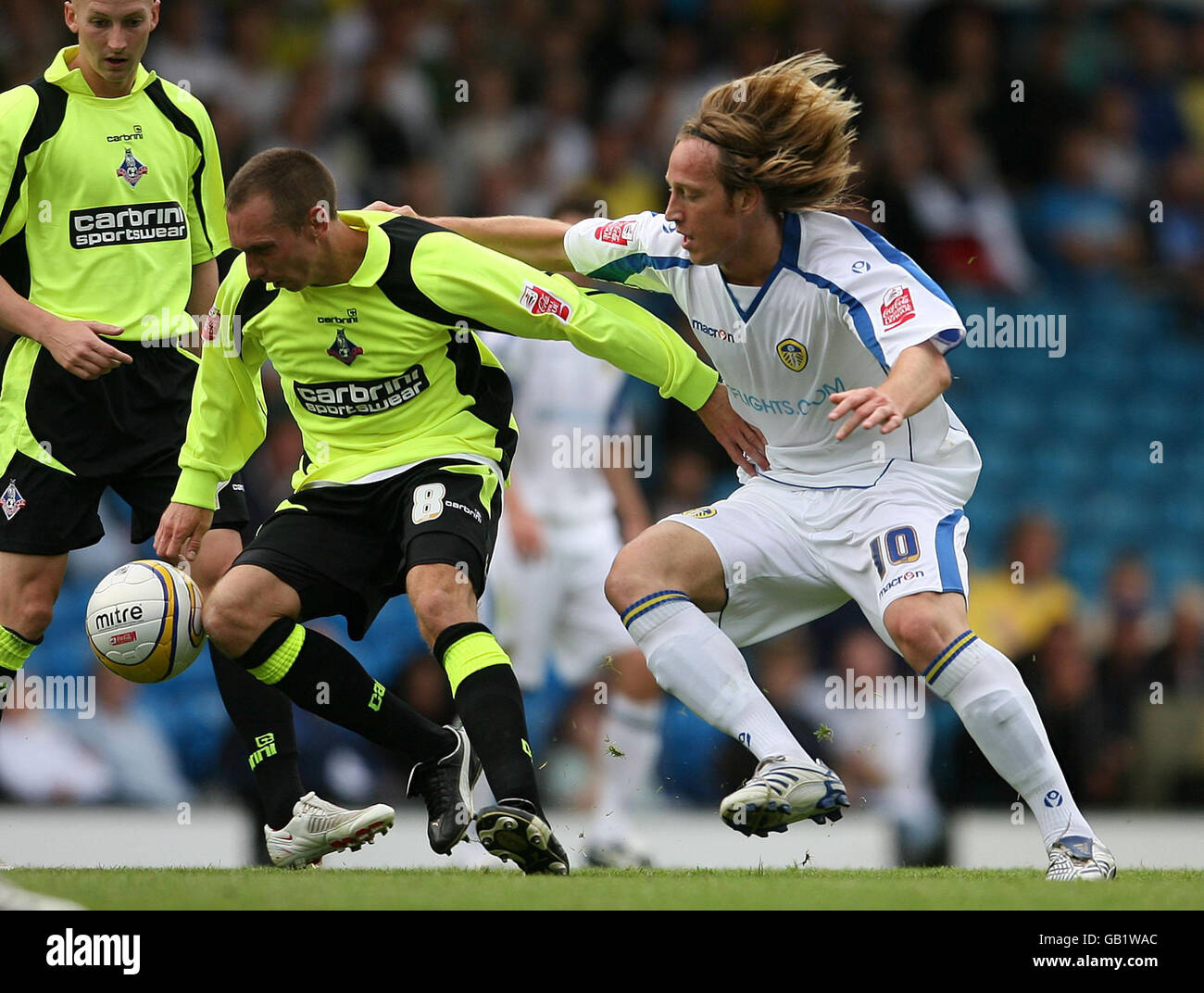 Oldham Athletic's Mark Allott and Leeds United's Luciano Becchio battle for  the ball during the Coca-Cola Football League One match at Elland Road,  Leeds Stock Photo - Alamy