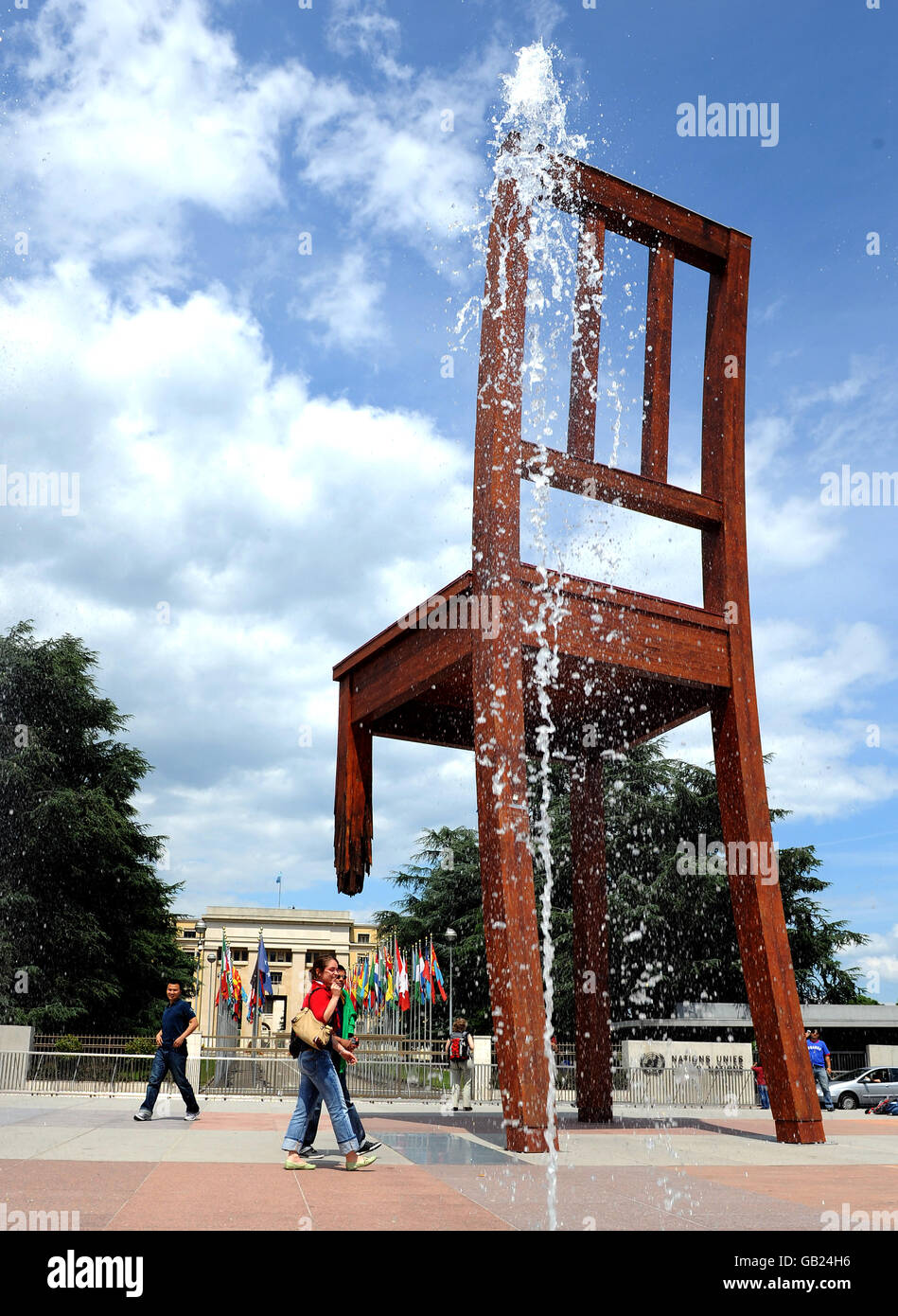 General view of the sculpture Broken Chair by Daniel Berset, situated