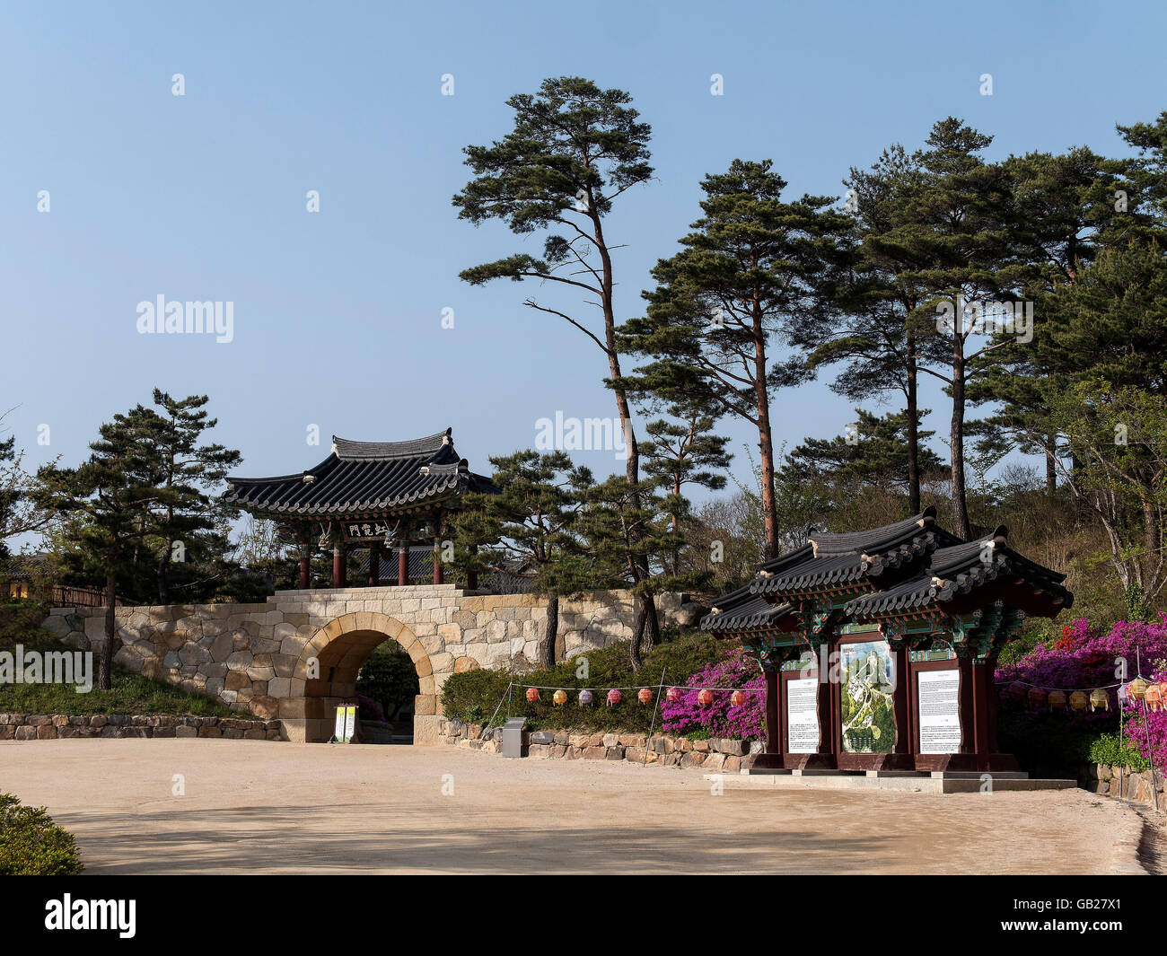 Gate Hongyemun, buddhistic temple Naksan sa near Sokcho, province Gangwon, South Korea, Asia Stock Photo