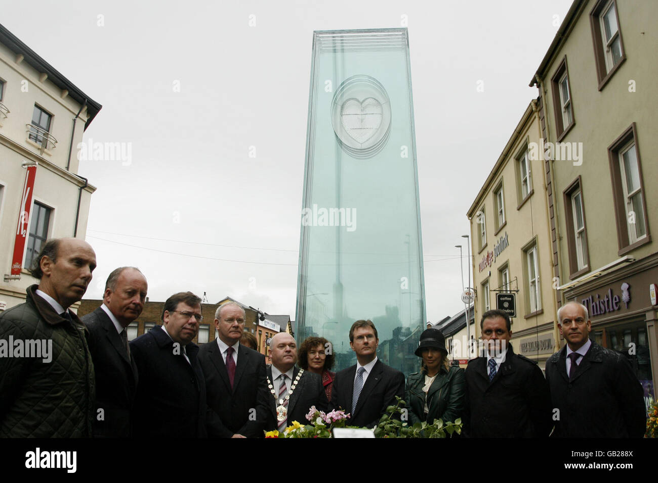 Secretary of State for Northern Ireland Shaun Woodward (second from left), Irish Taoiseach Brian Cowen (third from left) joined other delegates at the site of the 1998 Omagh bomb, in Northern Ireland. Stock Photo